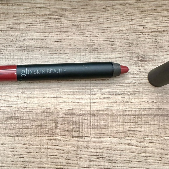 Glo Skin Beauty Suede Matte Crayon Port - Picture 5 of 5